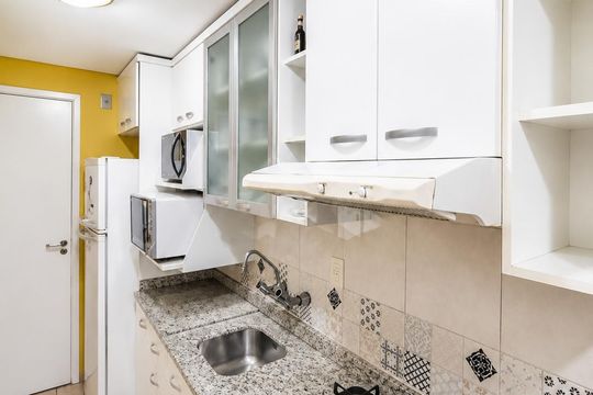 Cozinha de apartamento para alugar com 2 quartos, 57m² em Glória, Porto Alegre