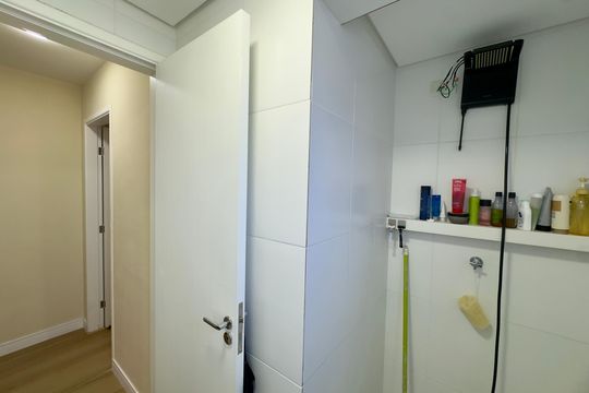 Banheiro de apartamento à venda com 2 quartos, 48m² em Vila Galvão, Guarulhos