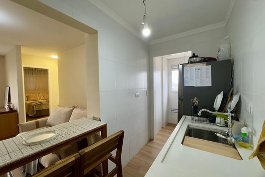 Cozinha de apartamento à venda com 2 quartos, 48m² em Vila Galvão, Guarulhos