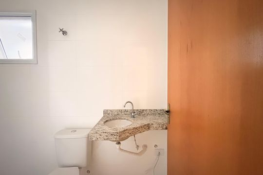 Banheiro de apartamento para alugar com 2 quartos, 43m² em Parque das Nações, Santo André