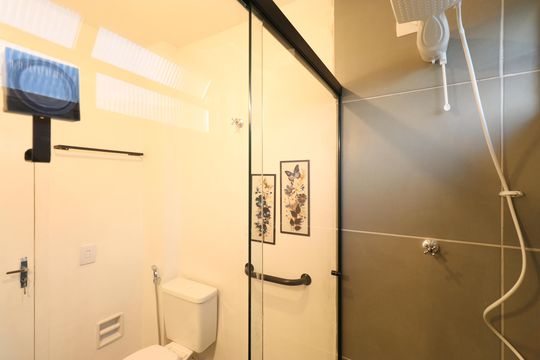 Banheiro Social de apartamento à venda com 2 quartos, 67m² em Vila Anglo Brasileira, São Paulo