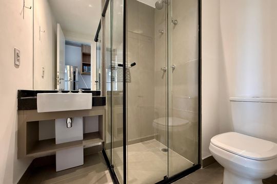 Banheiro  de kitnet/studio para alugar com 1 quarto, 27m² em Brooklin, São Paulo