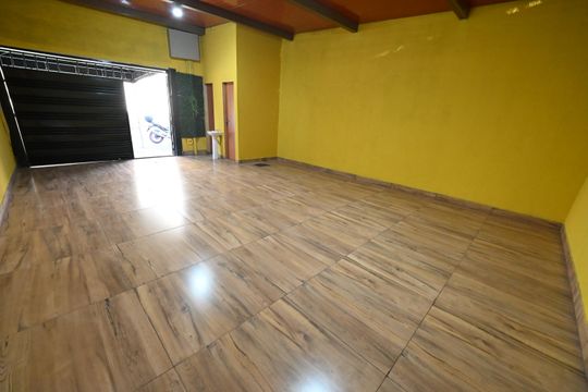 Casa à venda com 2 quartos, 366m² em Parque Industrial João Bras 2, Goiânia