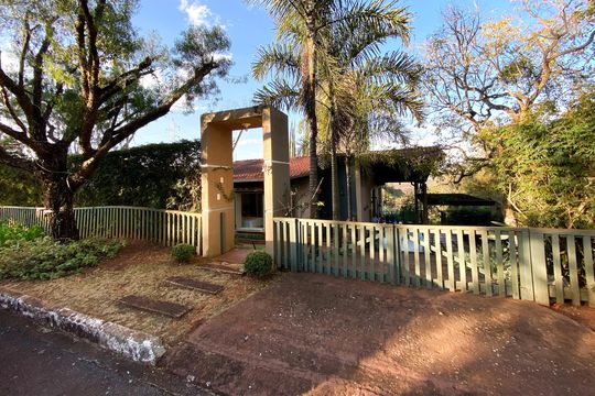 Fachada de casa de condomínio à venda com 4 quartos, 275m² em Aconchego da Serra, Itabirito