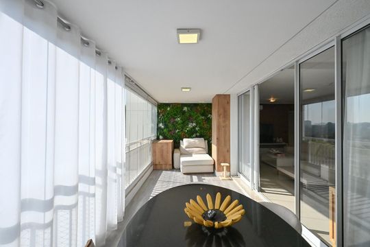 Varanda de apartamento para alugar com 3 quartos, 141m² em Jardim Monte Kemel, São Paulo