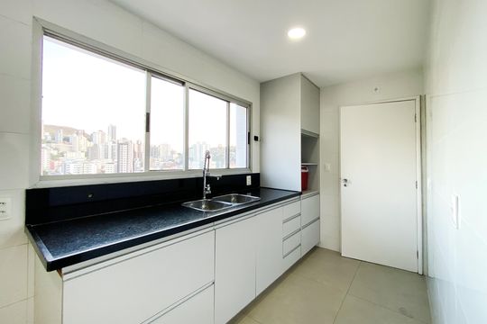 Cozinha de apartamento à venda com 3 quartos, 210m² em Sion, Belo Horizonte