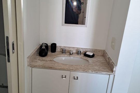 Banheiro de apartamento para alugar com 1 quarto, 37m² em Cidade Monções, São Paulo