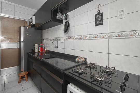 Cozinha de apartamento à venda com 3 quartos, 74m² em São João, Porto Alegre