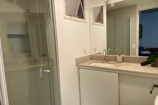 Banheiro social de apartamento para alugar com 3 quartos, 98m² em SQN 216, Brasília