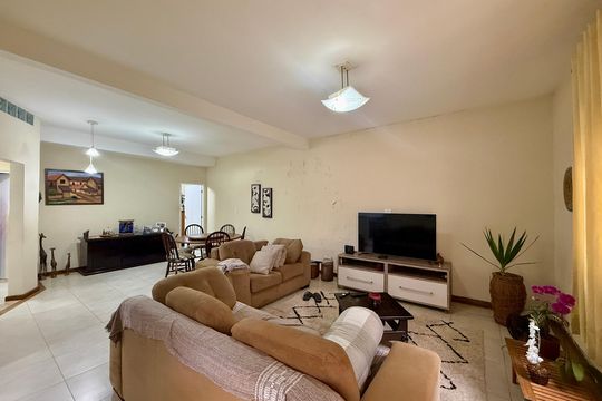 Casa à venda com 2 quartos, 150m² em Interlagos, São Paulo