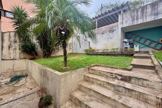 Jardim de casa à venda com 2 quartos, 150m² em Interlagos, São Paulo