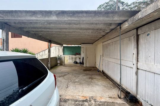 Garagem de casa à venda com 2 quartos, 150m² em Interlagos, São Paulo