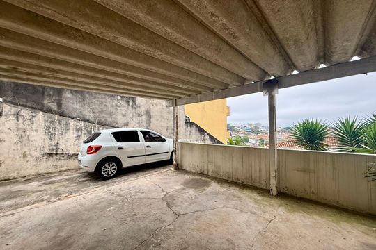 Garagem de casa à venda com 2 quartos, 150m² em Interlagos, São Paulo