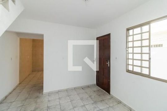 Casa à venda com 4 quartos, 220m² em Vila Talarico, São Paulo