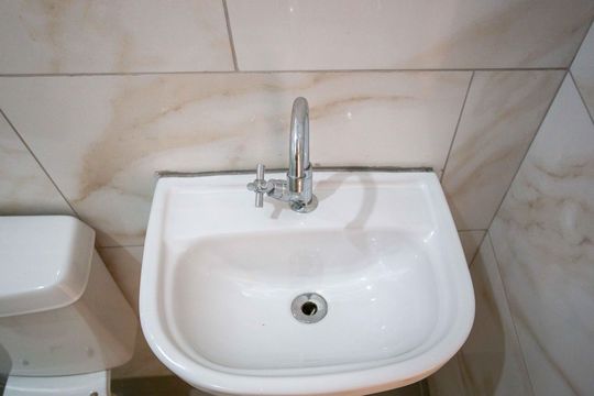 Banheiro de casa para alugar com 2 quartos, 45m² em Serraria, Diadema