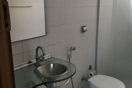 Banheiro de kitnet/studio à venda com 1 quarto, 48m² em Aclimação, São Paulo