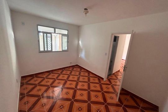 Sala de casa para alugar com 1 quarto, 105m² em Curicica, Rio de Janeiro