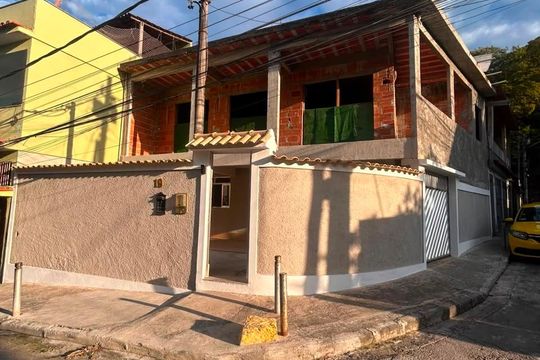 Fachada de casa para alugar com 1 quarto, 105m² em Curicica, Rio de Janeiro