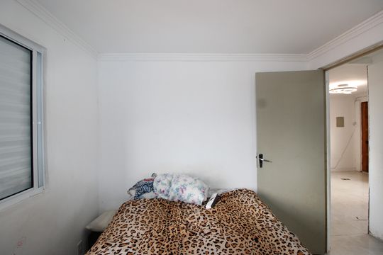 Quarto 2 de apartamento para alugar com 2 quartos, 48m² em Jardim Marilu, São Paulo