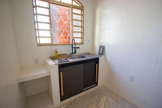 Cozinha de casa para alugar com 3 quartos, 155m² em Conjunto B, Brasília