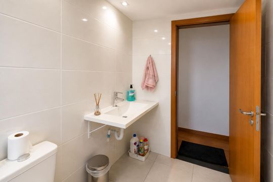 Banheiro de apartamento à venda com 2 quartos, 44m² em Vila Barros, Guarulhos