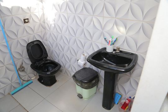 Banheiro da Suíte de casa à venda com 4 quartos, 340m² em Ipiranga, Goiânia