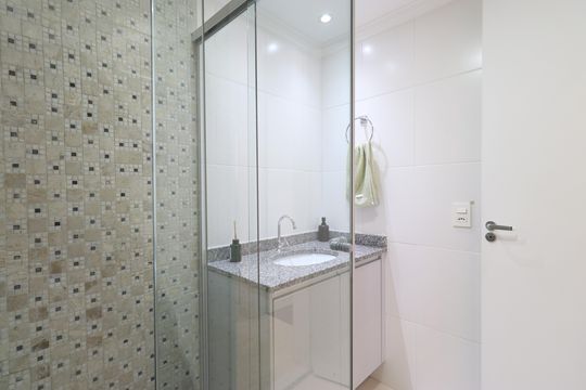 Banheiro Social de apartamento à venda com 2 quartos, 60m² em Alto da Lapa, São Paulo