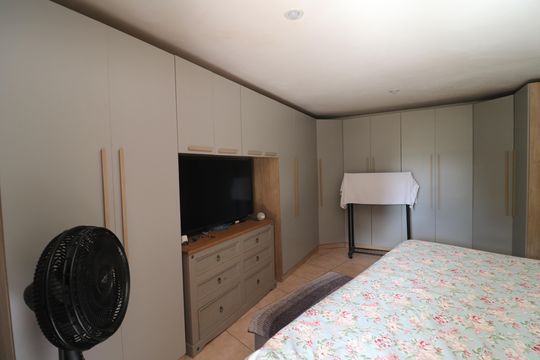 Suíte 2 de casa à venda com 4 quartos, 213m² em Jardim Guanabara, Rio de Janeiro