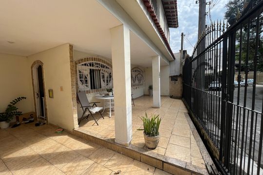 Área comum de casa à venda com 4 quartos, 320m² em Jardim Guanabara, Rio de Janeiro