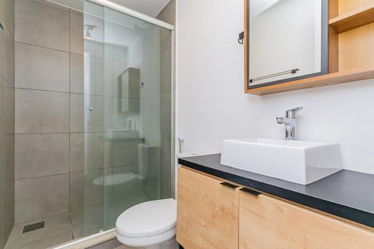 Banheiro de apartamento para alugar com 2 quartos, 60m² em Jardim do Salso, Porto Alegre