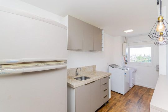 Cozinha de apartamento para alugar com 2 quartos, 60m² em Jardim do Salso, Porto Alegre