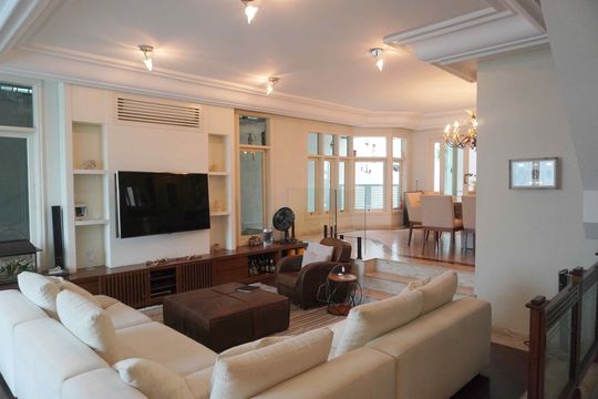 Sala de Estar de casa de condomínio à venda com 5 quartos, 420m² em Residencial Seis (alphaville), Santana de Parnaíba
