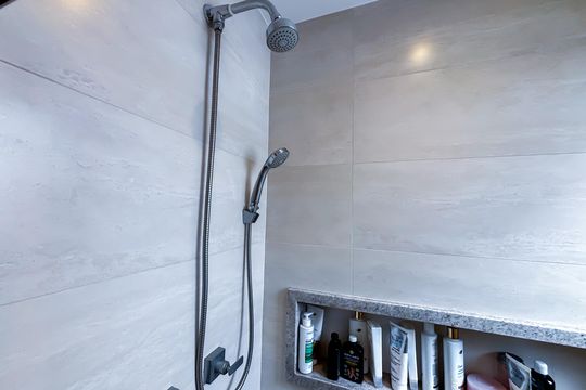Banheiro Social de apartamento à venda com 3 quartos, 110m² em Pinheiros, São Paulo