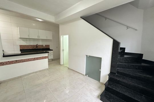 Casa para alugar com 2 quartos, 83m² em Parque Bitaru, São Vicente