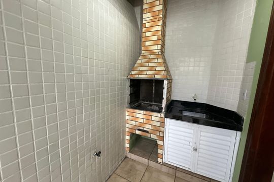 Churrasqueira de casa para alugar com 2 quartos, 83m² em Parque Bitaru, São Vicente