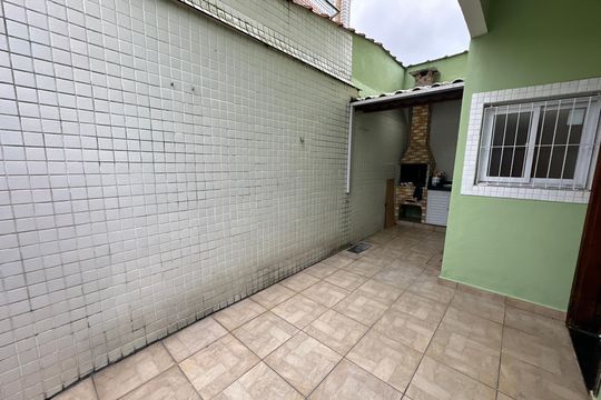 Garagem de casa para alugar com 2 quartos, 83m² em Parque Bitaru, São Vicente