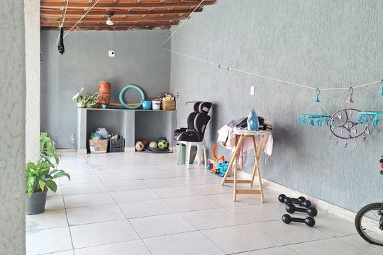Área externa de casa à venda com 3 quartos, 200m² em Carajás, Contagem