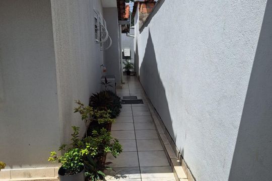 Área externa de casa à venda com 3 quartos, 200m² em Carajás, Contagem