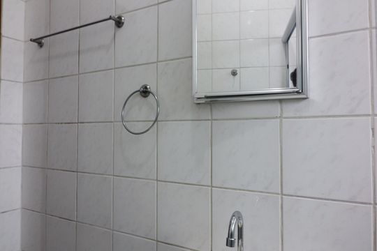 Banheiro Social de kitnet/studio para alugar com 1 quarto, 18m² em Dos Casa, São Bernardo do Campo