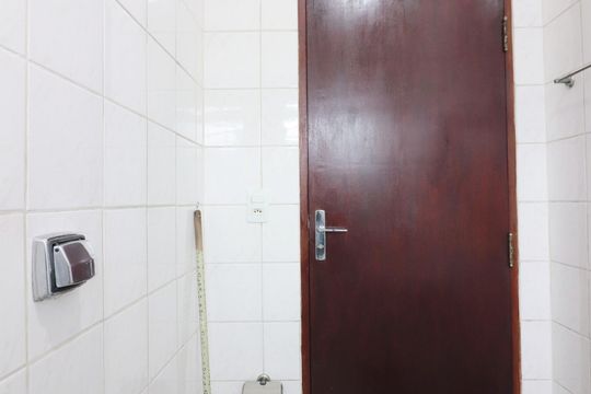 Banheiro Social de kitnet/studio para alugar com 1 quarto, 18m² em Dos Casa, São Bernardo do Campo
