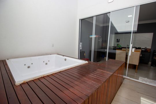 Casa de Condomínio à venda com 3 quartos, 193m² em Colônia Agrícola Arniqueira, Brasília