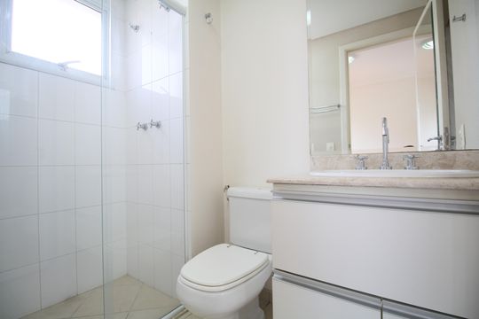 Banheiro da Suíte 3 e 4 de apartamento à venda com 3 quartos, 161m² em Vila Progredior, São Paulo