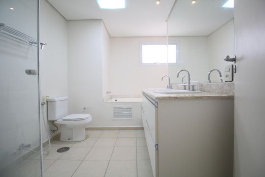 Banheiro da Suíte 1 de apartamento à venda com 3 quartos, 161m² em Vila Progredior, São Paulo