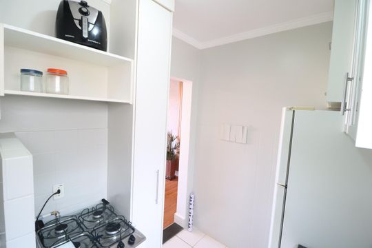 Cozinha e Área de Serviço de apartamento para alugar com 2 quartos, 50m² em Alto Umuarama, Uberlândia