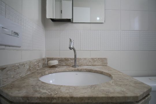 Banheiro de apartamento para alugar com 2 quartos, 48m² em Vila Andrade, São Paulo
