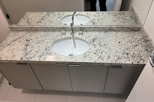 Banheiro de apartamento para alugar com 1 quarto, 41m² em Barra Funda, São Paulo
