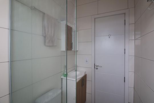 Banheiro de apartamento para alugar com 1 quarto, 63m² em Lorenzi, Cachoeirinha
