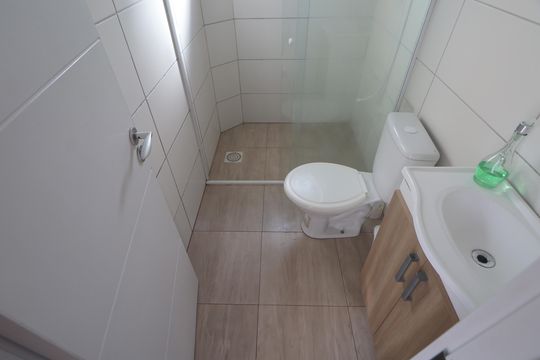 Banheiro de apartamento para alugar com 1 quarto, 63m² em Lorenzi, Cachoeirinha