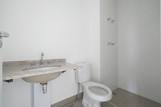 Banheiro de kitnet/studio à venda com 1 quarto, 24m² em Vila Mariana, São Paulo
