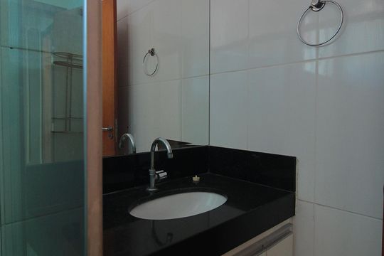 Banheiro Social de casa de condomínio para alugar com 2 quartos, 63m² em Vila Jardim Leblon, Belo Horizonte